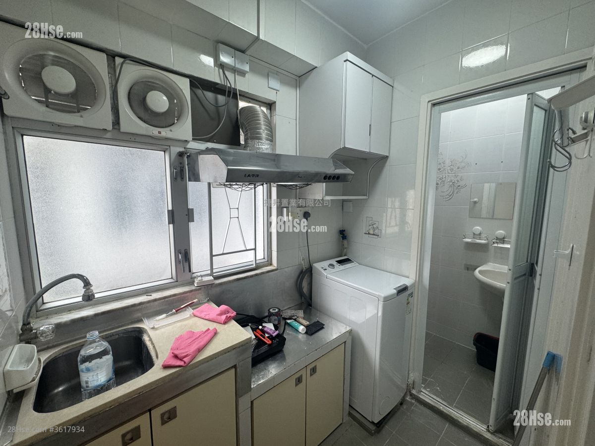 Loong King Mansion Sell 2 Bedrooms , 1 Bathroom 312 ft² Loong King Mansion Sell 2 Bedrooms , 1 Bathroom 312 ft²