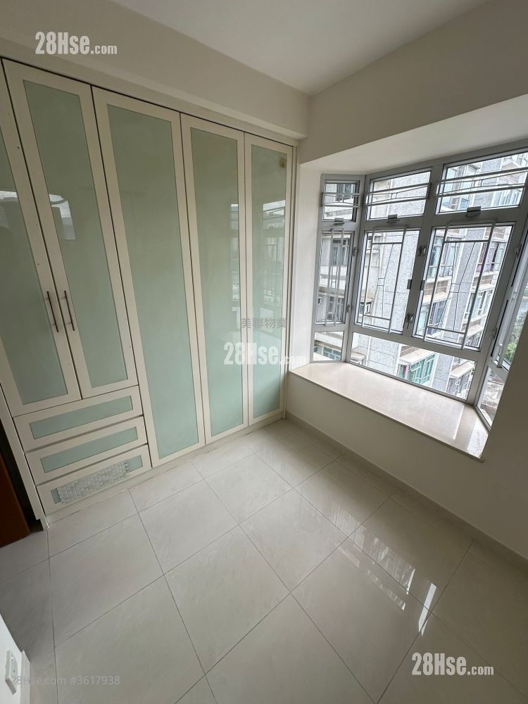 Shatin Centre Sell 2 Bedrooms , 1 Bathroom 390 ft² Shatin Centre Sell 2 Bedrooms , 1 Bathroom 390 ft²