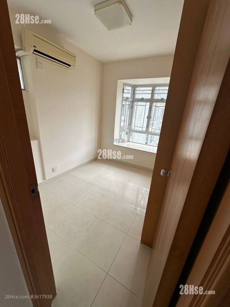 Shatin Centre Sell 2 Bedrooms , 1 Bathroom 390 ft² Shatin Centre Sell 2 Bedrooms , 1 Bathroom 390 ft²