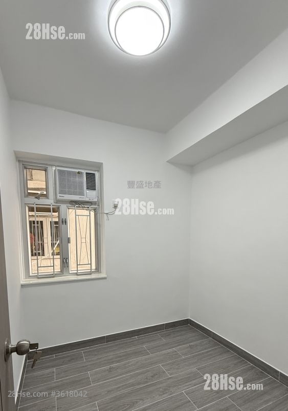 Chung Wo Building Sell 2 Bedrooms , 1 Bathroom 400 ft² Chung Wo Building Sell 2 Bedrooms , 1 Bathroom 400 ft²