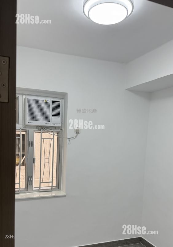 Chung Wo Building Sell 2 Bedrooms , 1 Bathroom 400 ft² Chung Wo Building Sell 2 Bedrooms , 1 Bathroom 400 ft²