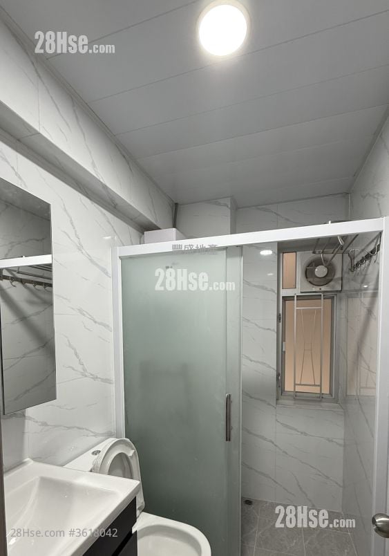 Chung Wo Building Sell 2 Bedrooms , 1 Bathroom 400 ft² Chung Wo Building Sell 2 Bedrooms , 1 Bathroom 400 ft²