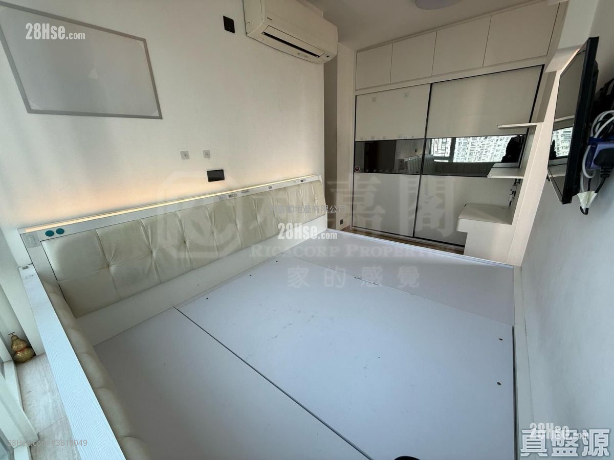 Lions Rise Sell 2 Bedrooms , 1 Bathroom 570 ft² Lions Rise Sell 2 Bedrooms , 1 Bathroom 570 ft²