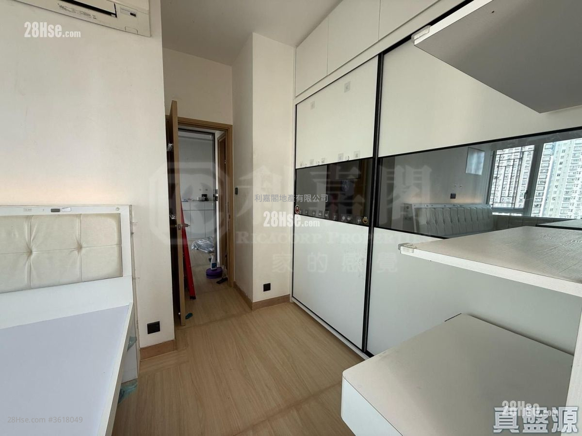 Lions Rise Sell 2 Bedrooms , 1 Bathroom 570 ft² Lions Rise Sell 2 Bedrooms , 1 Bathroom 570 ft²