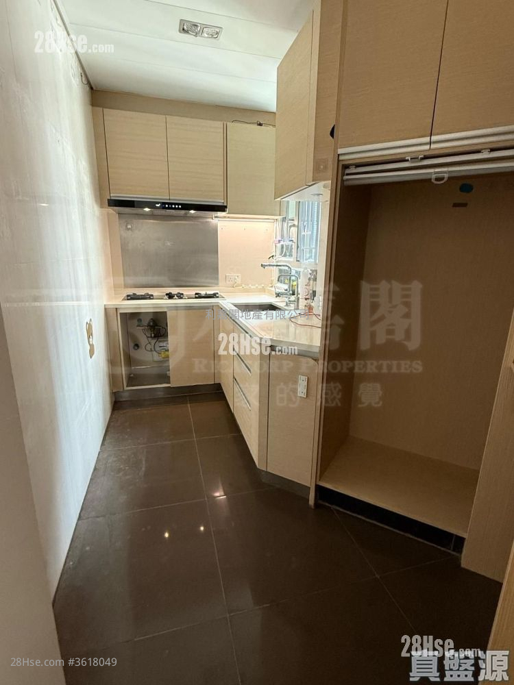 Lions Rise Sell 2 Bedrooms , 1 Bathroom 570 ft² Lions Rise Sell 2 Bedrooms , 1 Bathroom 570 ft²
