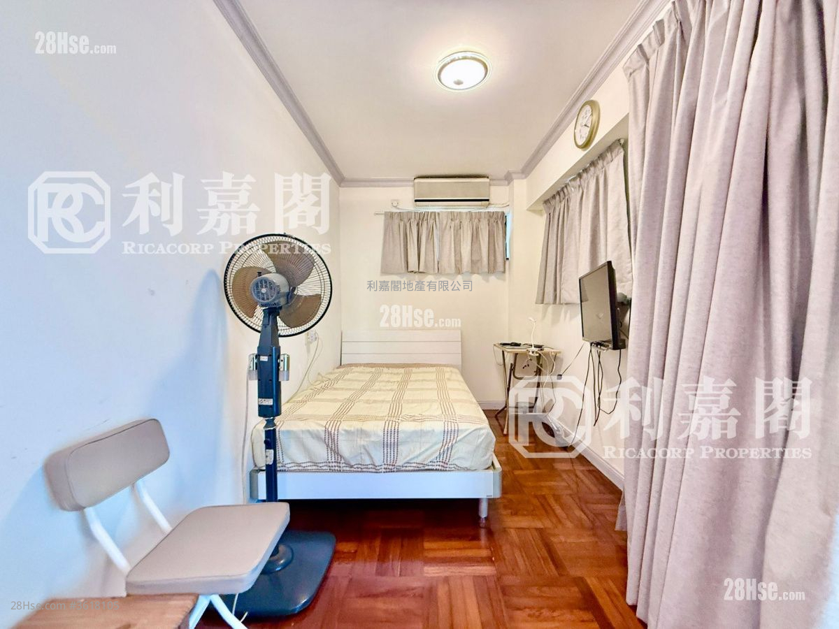 Sai Keng Tsuen Sell 4 Bedrooms , 2 Bathrooms 2,100 ft² Sai Keng Tsuen Sell 4 Bedrooms , 2 Bathrooms 2,100 ft²