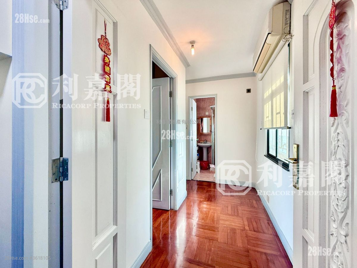 Sai Keng Tsuen Sell 4 Bedrooms , 2 Bathrooms 2,100 ft² Sai Keng Tsuen Sell 4 Bedrooms , 2 Bathrooms 2,100 ft²