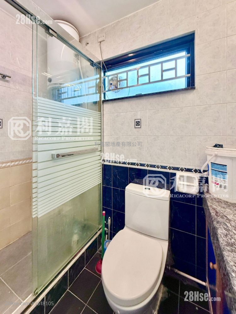 Sai Keng Tsuen Sell 4 Bedrooms , 2 Bathrooms 2,100 ft² Sai Keng Tsuen Sell 4 Bedrooms , 2 Bathrooms 2,100 ft²