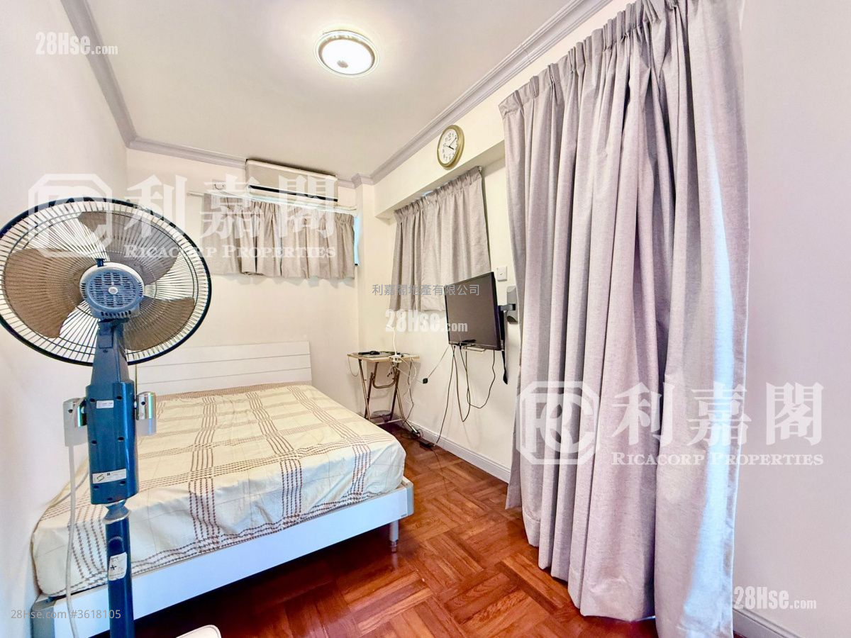 Sai Keng Tsuen Sell 4 Bedrooms , 2 Bathrooms 2,100 ft² Sai Keng Tsuen Sell 4 Bedrooms , 2 Bathrooms 2,100 ft²
