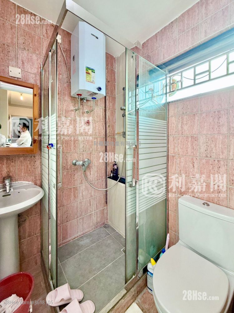 Sai Keng Tsuen Sell 4 Bedrooms , 2 Bathrooms 2,100 ft² Sai Keng Tsuen Sell 4 Bedrooms , 2 Bathrooms 2,100 ft²