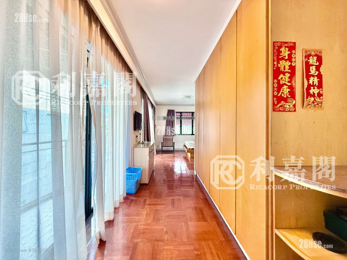 Sai Keng Tsuen Sell 4 Bedrooms , 2 Bathrooms 2,100 ft² Sai Keng Tsuen Sell 4 Bedrooms , 2 Bathrooms 2,100 ft²
