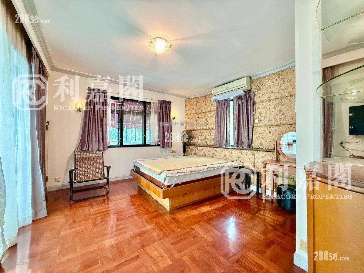 Sai Keng Tsuen Sell 4 Bedrooms , 2 Bathrooms 2,100 ft² Sai Keng Tsuen Sell 4 Bedrooms , 2 Bathrooms 2,100 ft²
