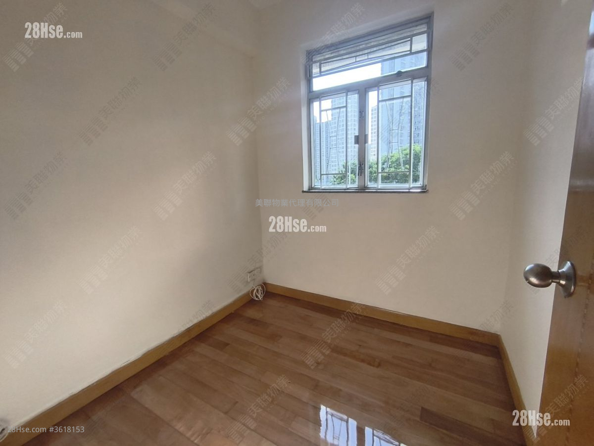 Eightland Gardens Sell 2 Bedrooms , 1 Bathroom 438 ft² Eightland Gardens Sell 2 Bedrooms , 1 Bathroom 438 ft²