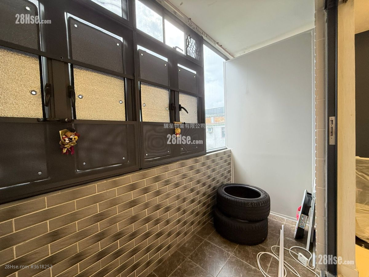 Village Sell 3 Bedrooms , 1 Bathroom 700 ft² Village Sell 3 Bedrooms , 1 Bathroom 700 ft²
