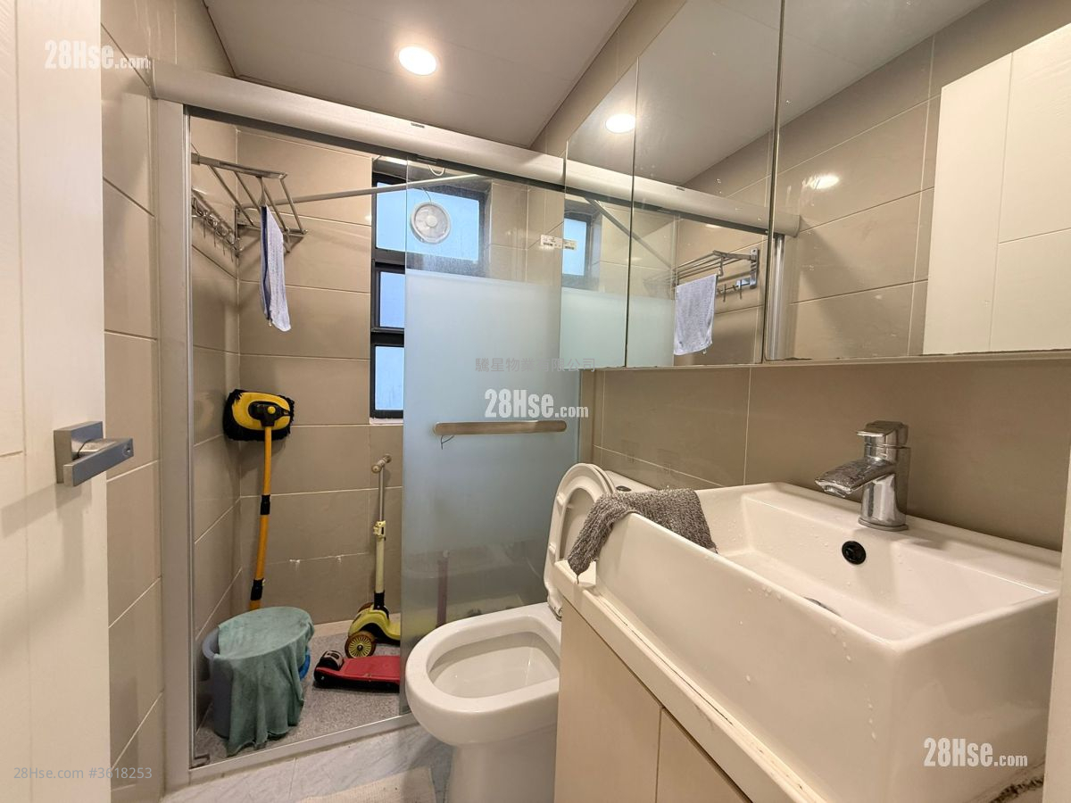 Village Sell 3 Bedrooms , 1 Bathroom 700 ft² Village Sell 3 Bedrooms , 1 Bathroom 700 ft²