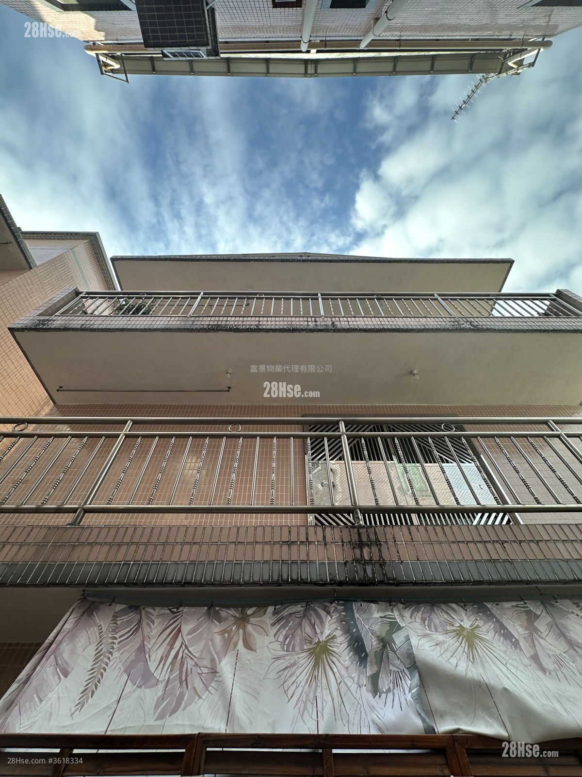 Village Rental 3 Bedrooms , 1 Bathroom 653 ft² Village Rental 3 Bedrooms , 1 Bathroom 653 ft²