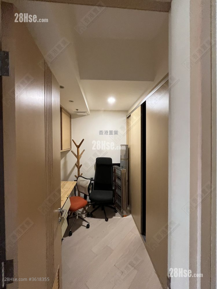 睡房 1: 名鑄 售盤 1 房 , 2 浴室 816 平方呎 睡房 1: 名鑄 售盤 1 房 , 2 浴室 816 平方呎