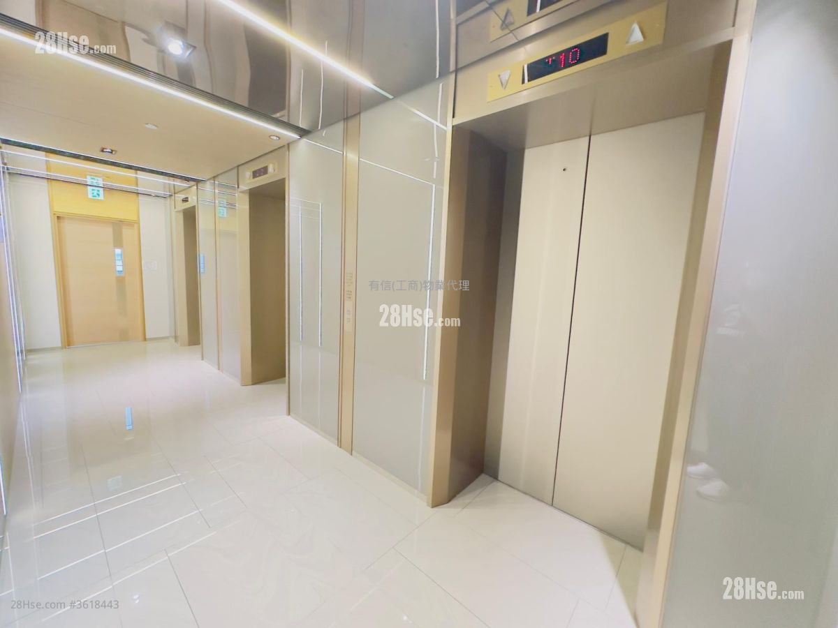 The Globe Rental 1 Toilet 916 ft² The Globe Rental 1 Toilet 916 ft²
