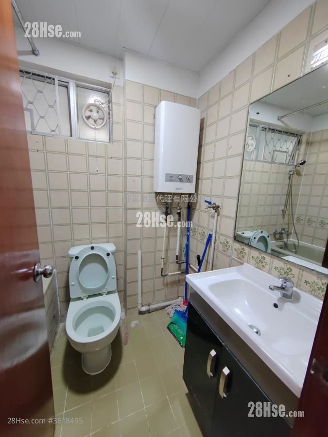 Whampoa Garden Sell 2 Bedrooms , 1 Bathroom 389 ft² Whampoa Garden Sell 2 Bedrooms , 1 Bathroom 389 ft²