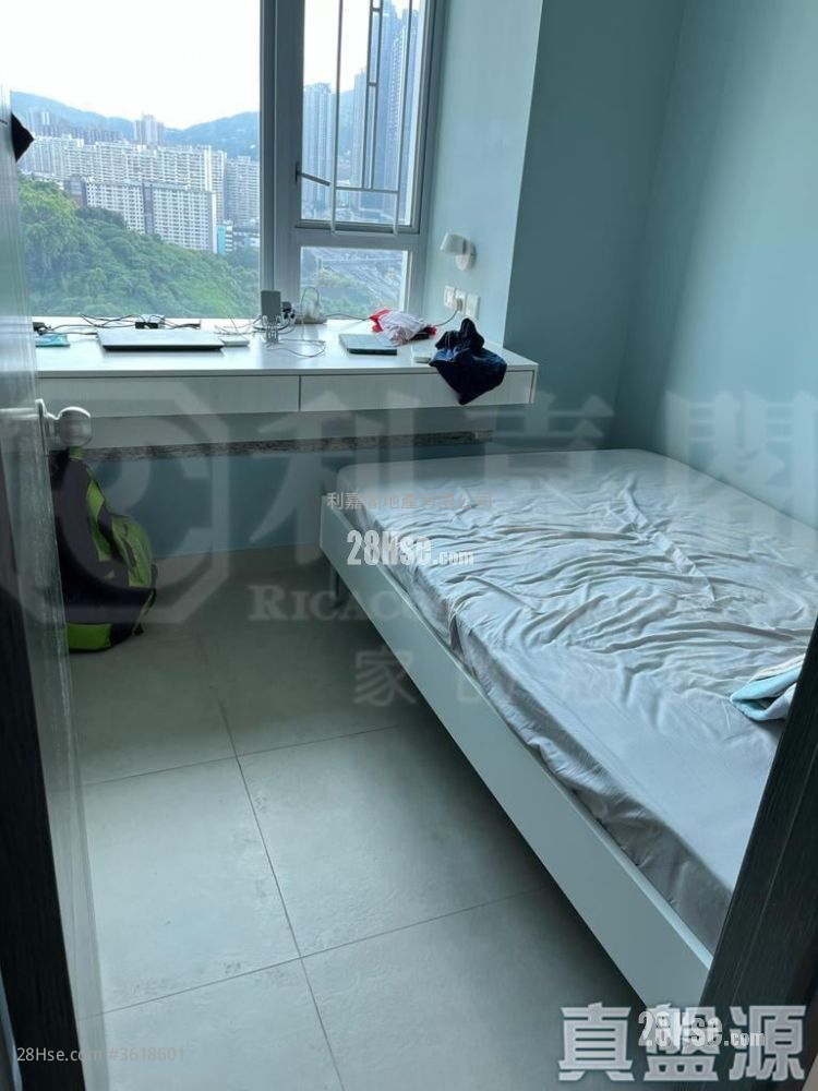 The Riverpark Sell 2 Bedrooms , 2 Bathrooms 725 ft² The Riverpark Sell 2 Bedrooms , 2 Bathrooms 725 ft²