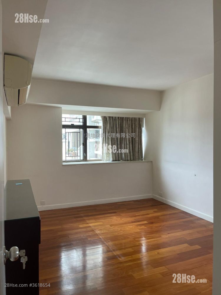 Cumine Court Sell 4 Bedrooms , 3 Bathrooms 1,457 ft² Cumine Court Sell 4 Bedrooms , 3 Bathrooms 1,457 ft²