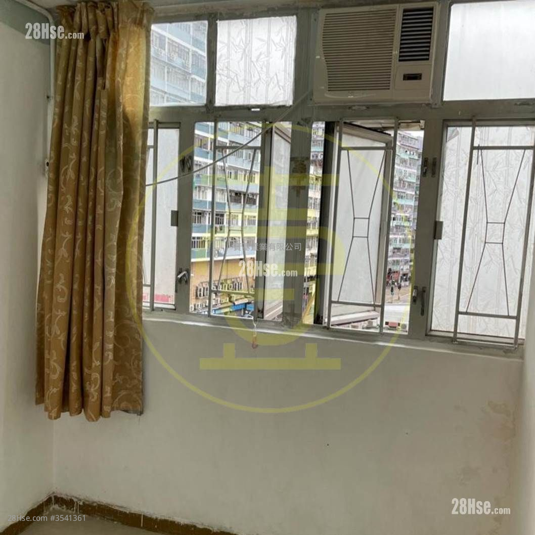 Shamshuipo Building Sell 4 Bedrooms , 4 Bathrooms 650 ft²