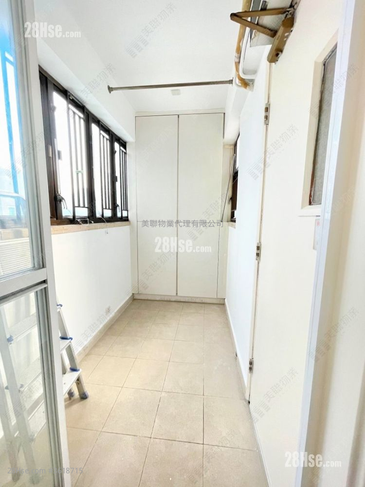 Celebrity Garden Sell 3 Bedrooms , 2 Bathrooms 828 ft² Celebrity Garden Sell 3 Bedrooms , 2 Bathrooms 828 ft²