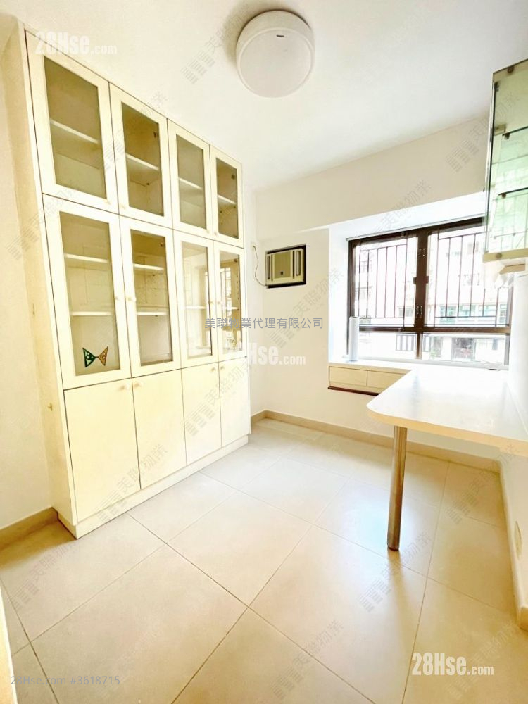 Celebrity Garden Sell 3 Bedrooms , 2 Bathrooms 828 ft² Celebrity Garden Sell 3 Bedrooms , 2 Bathrooms 828 ft²