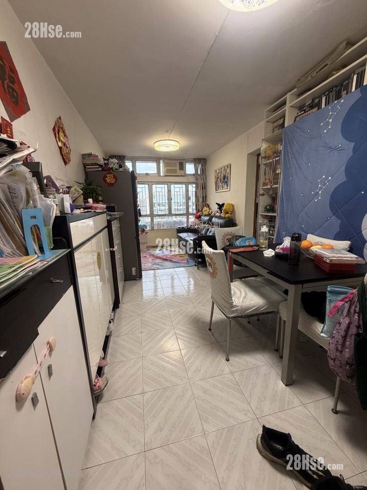 King Shing Court Sell 3 Bedrooms 598 ft² King Shing Court Sell 3 Bedrooms 598 ft²