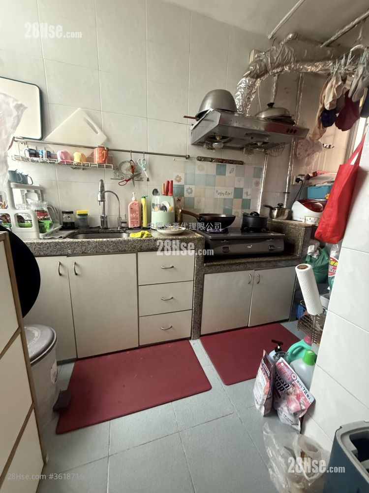 King Shing Court Sell 3 Bedrooms 598 ft² King Shing Court Sell 3 Bedrooms 598 ft²