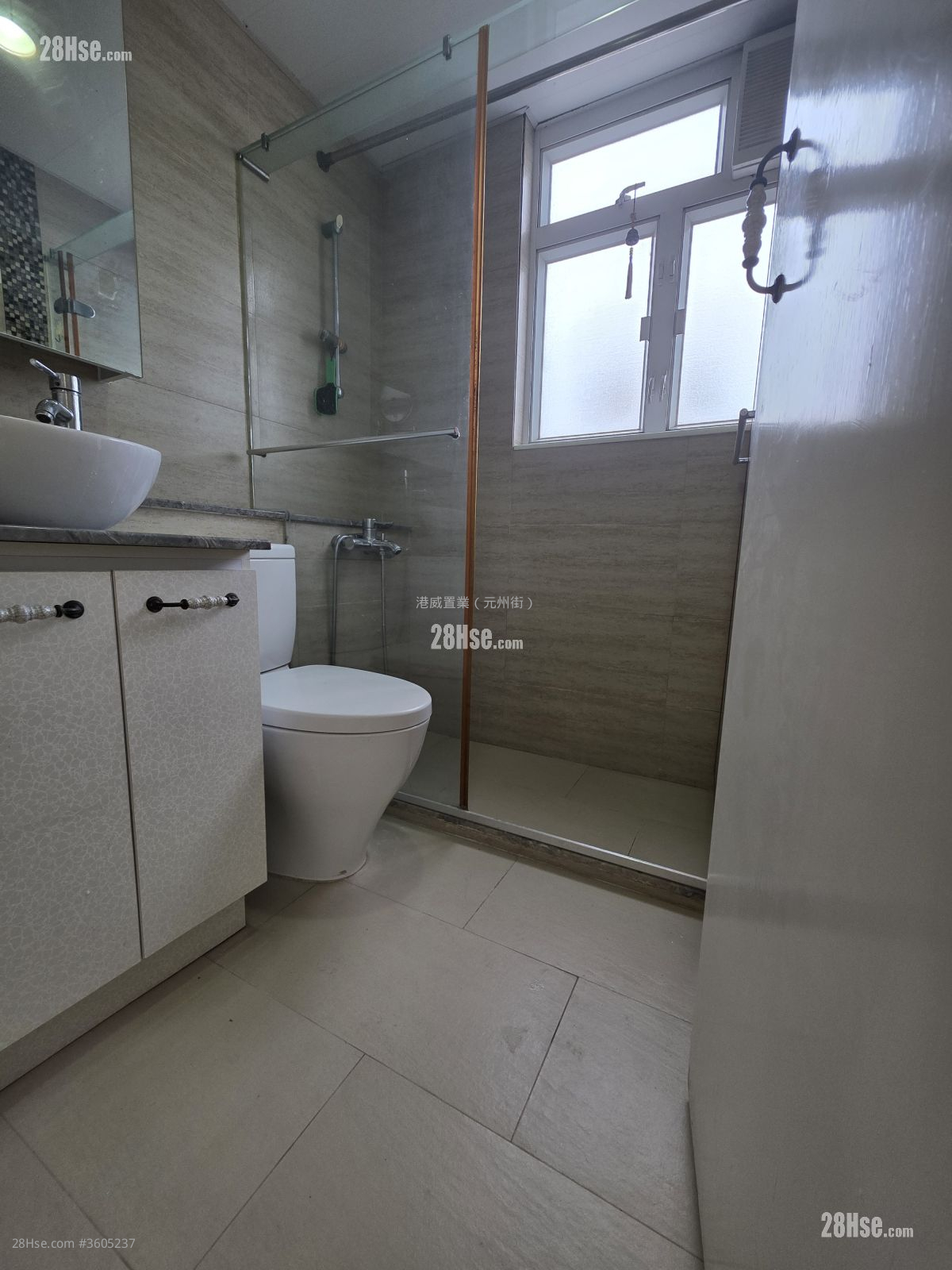 Balwin Court Sell 3 Bedrooms , 2 Bathrooms 639 ft²