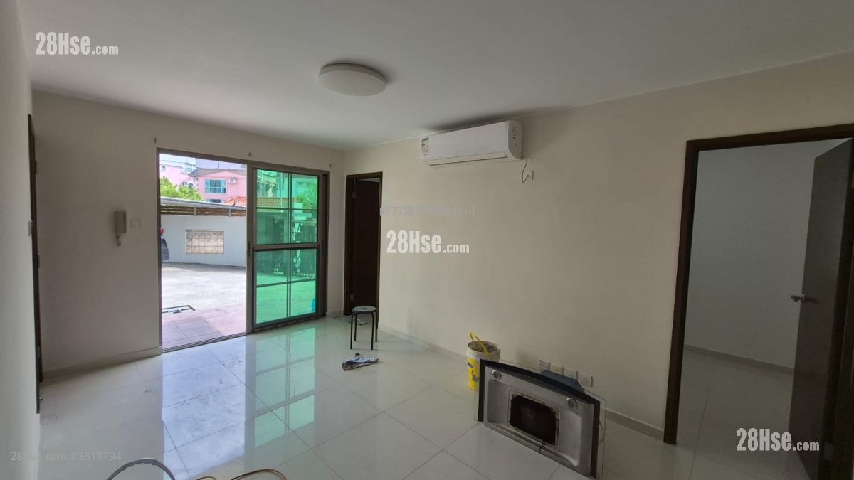 Village Rental 3 Bedrooms , 1 Bathroom 700 ft² Village Rental 3 Bedrooms , 1 Bathroom 700 ft²
