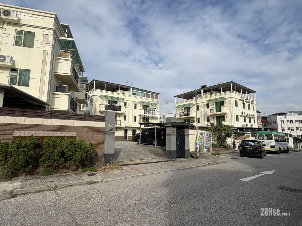 Village Rental 3 Bedrooms , 1 Bathroom 700 ft² Village Rental 3 Bedrooms , 1 Bathroom 700 ft²