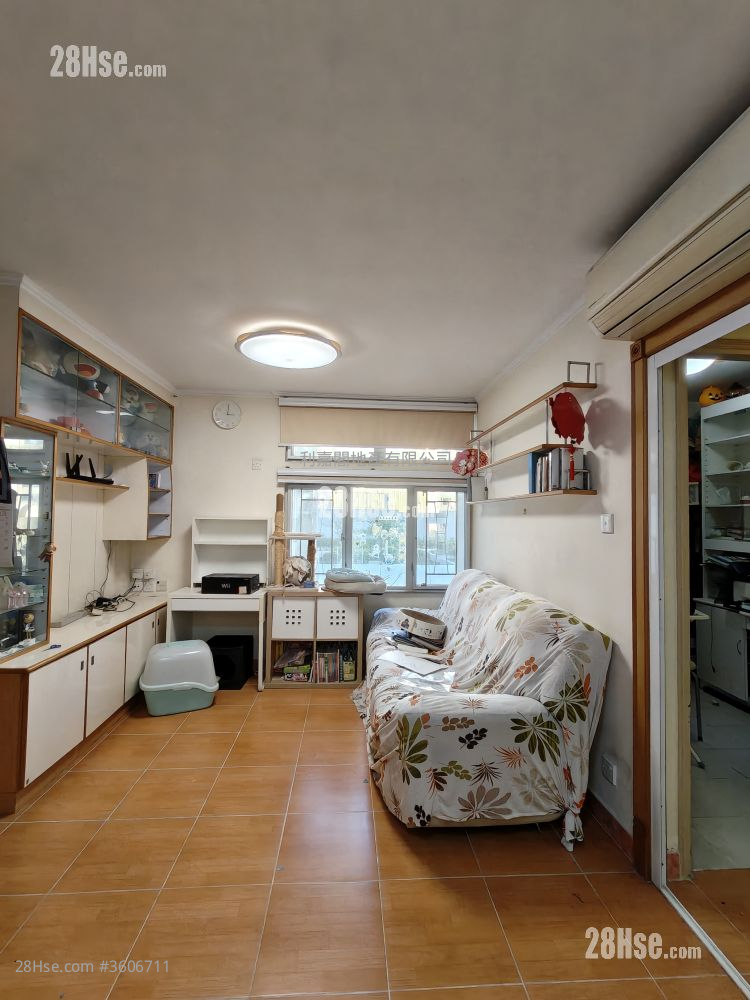 Sun Kwai Hing Gardens Sell 3 Bedrooms , 1 Bathroom 570 ft² Sun Kwai Hing Gardens Sell 3 Bedrooms , 1 Bathroom 570 ft²