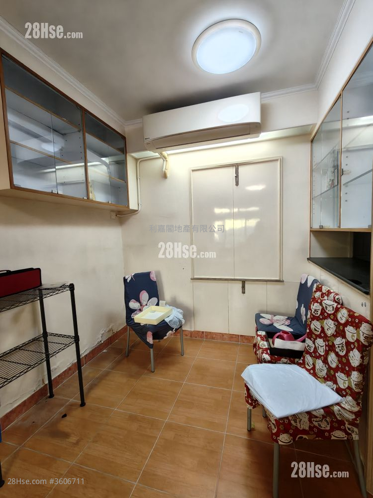 Sun Kwai Hing Gardens Sell 3 Bedrooms , 1 Bathroom 570 ft² Sun Kwai Hing Gardens Sell 3 Bedrooms , 1 Bathroom 570 ft²