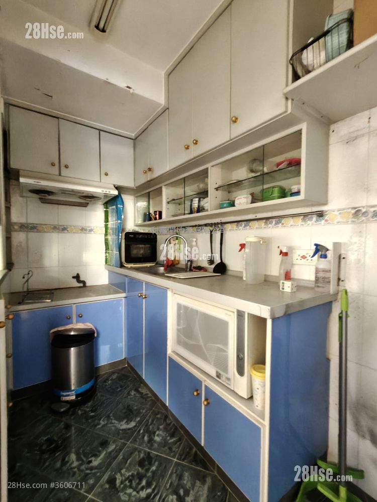 Sun Kwai Hing Gardens Sell 3 Bedrooms , 1 Bathroom 570 ft² Sun Kwai Hing Gardens Sell 3 Bedrooms , 1 Bathroom 570 ft²