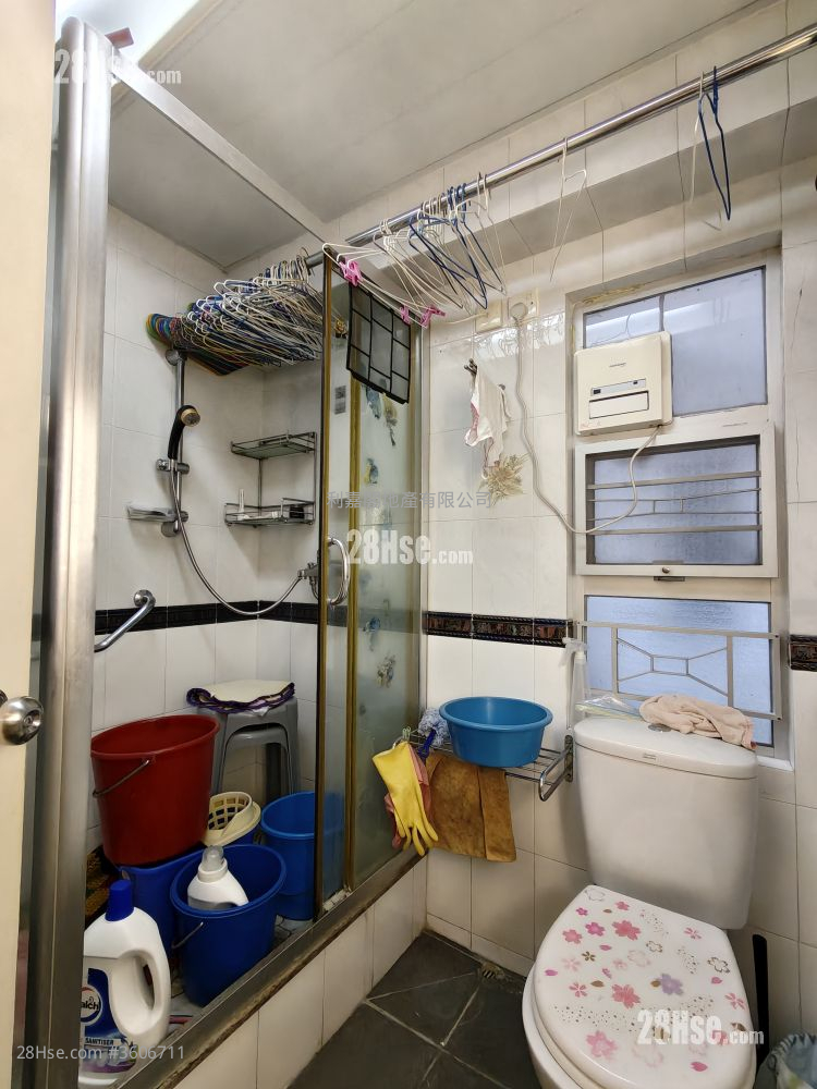 Sun Kwai Hing Gardens Sell 3 Bedrooms , 1 Bathroom 570 ft² Sun Kwai Hing Gardens Sell 3 Bedrooms , 1 Bathroom 570 ft²