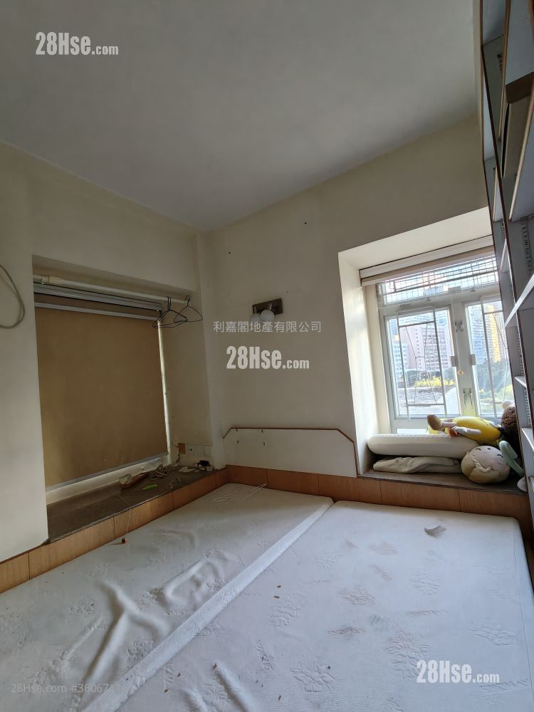 Sun Kwai Hing Gardens Sell 3 Bedrooms , 1 Bathroom 570 ft² Sun Kwai Hing Gardens Sell 3 Bedrooms , 1 Bathroom 570 ft²