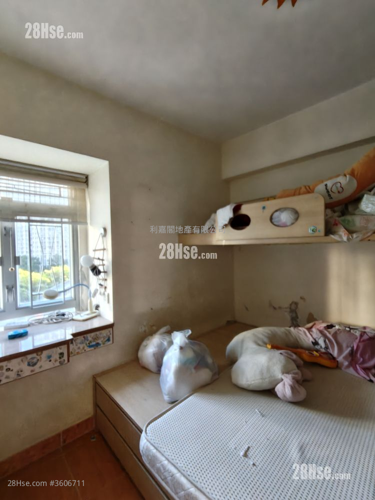 Sun Kwai Hing Gardens Sell 3 Bedrooms , 1 Bathroom 570 ft² Sun Kwai Hing Gardens Sell 3 Bedrooms , 1 Bathroom 570 ft²