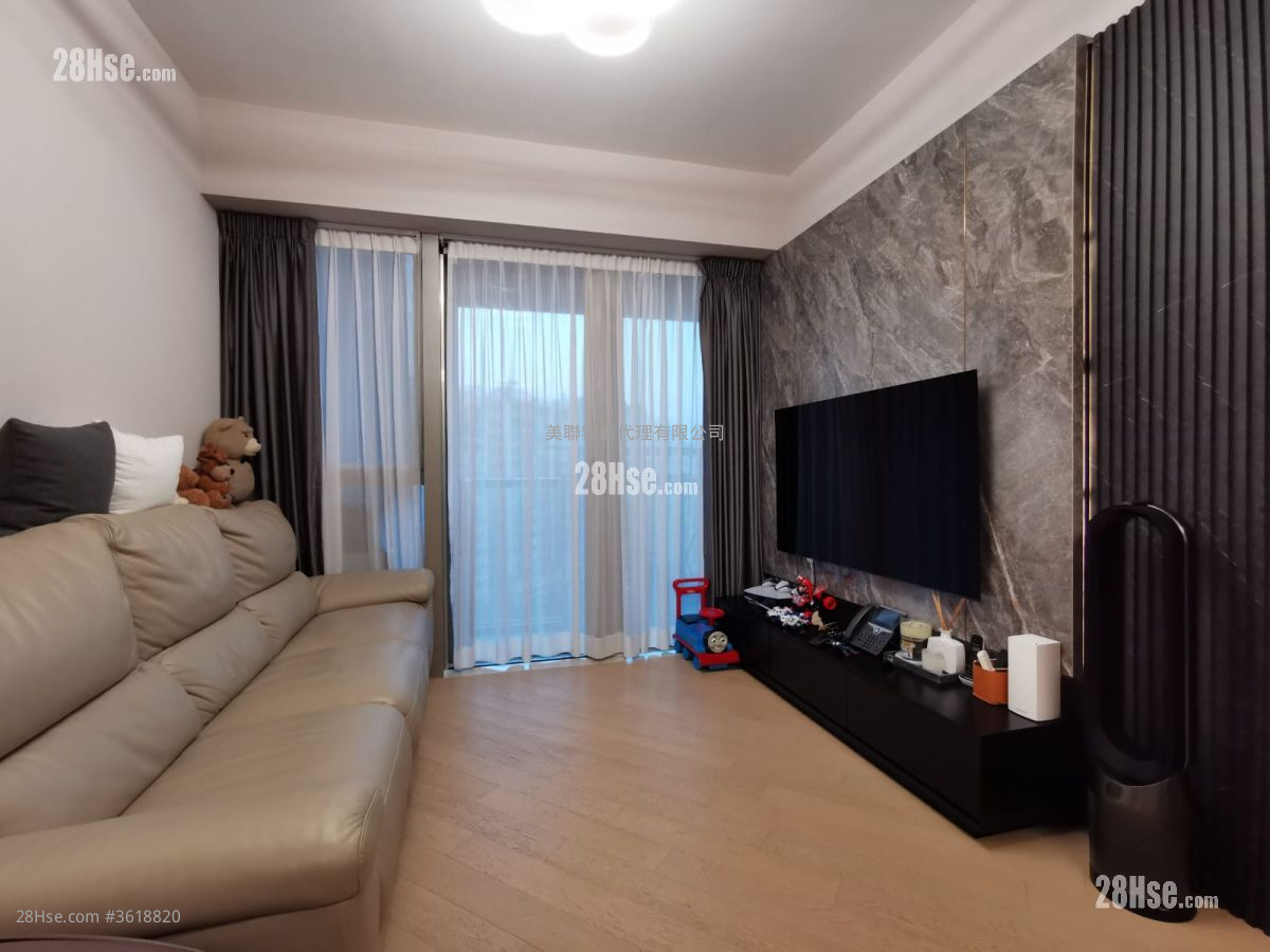 Grand Central Sell 3 Bedrooms , 2 Bathrooms 828 ft² Grand Central Sell 3 Bedrooms , 2 Bathrooms 828 ft²