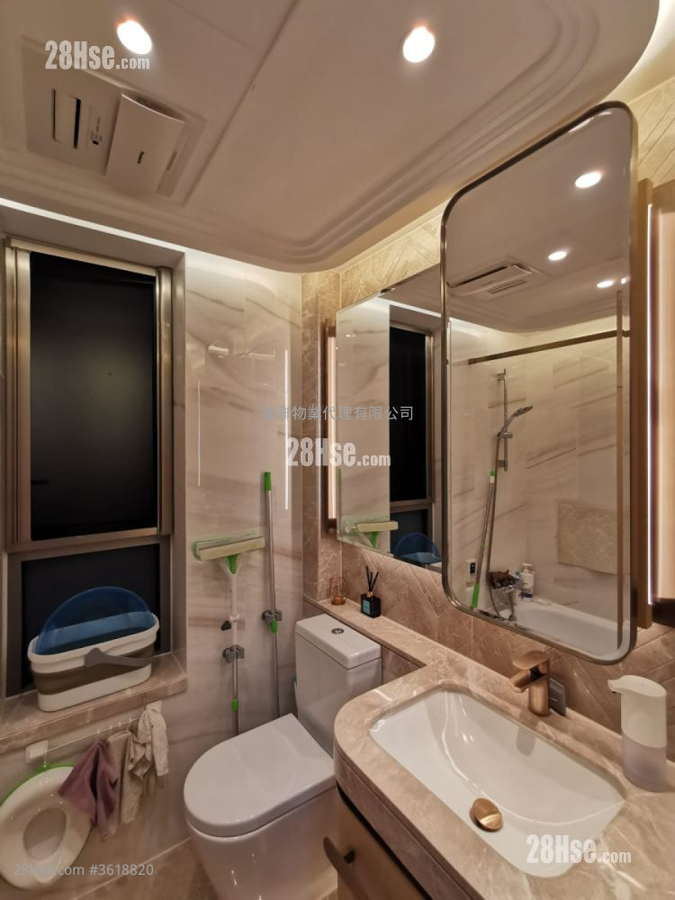 Grand Central Sell 3 Bedrooms , 2 Bathrooms 828 ft² Grand Central Sell 3 Bedrooms , 2 Bathrooms 828 ft²