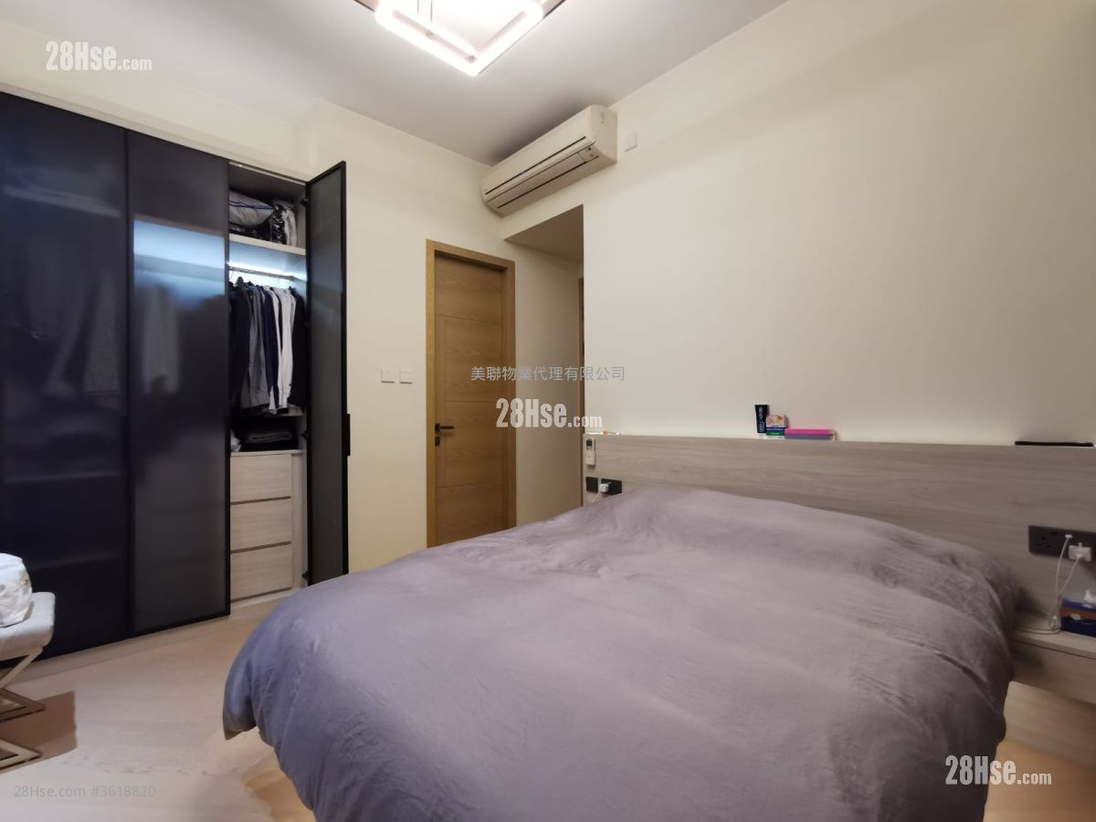 Grand Central Sell 3 Bedrooms , 2 Bathrooms 828 ft² Grand Central Sell 3 Bedrooms , 2 Bathrooms 828 ft²