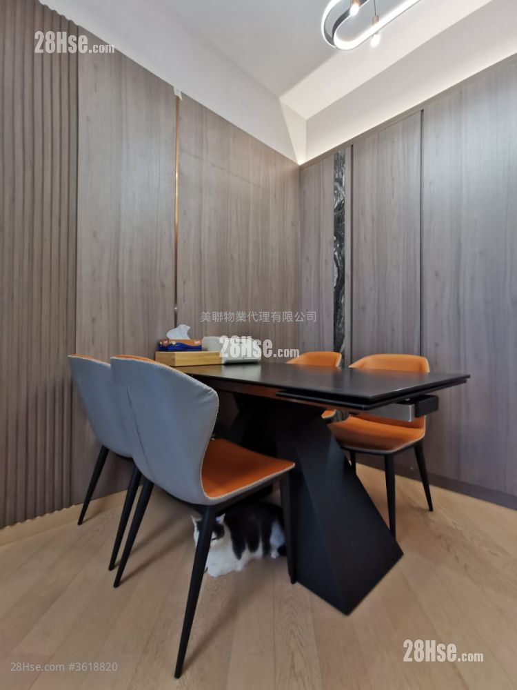 Grand Central Sell 3 Bedrooms , 2 Bathrooms 828 ft² Grand Central Sell 3 Bedrooms , 2 Bathrooms 828 ft²