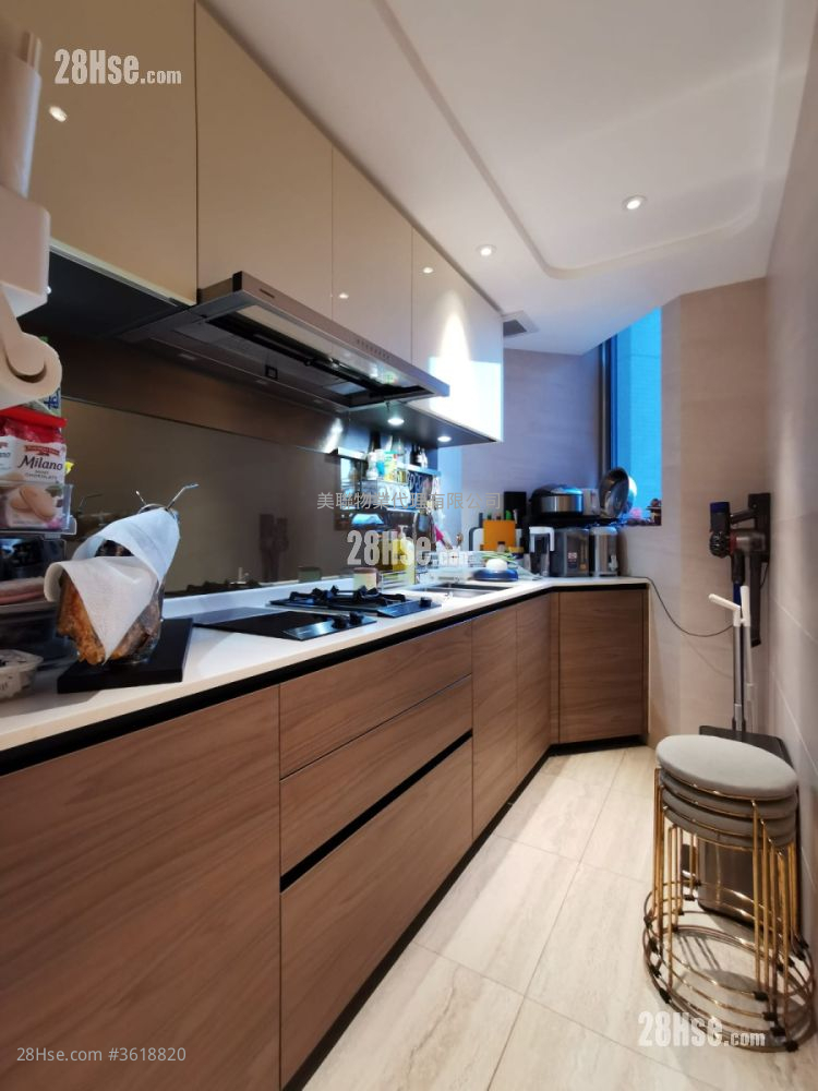 Grand Central Sell 3 Bedrooms , 2 Bathrooms 828 ft² Grand Central Sell 3 Bedrooms , 2 Bathrooms 828 ft²