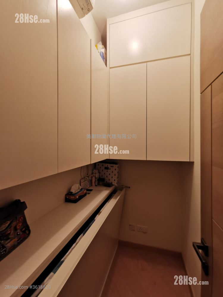 Grand Central Sell 3 Bedrooms , 2 Bathrooms 828 ft² Grand Central Sell 3 Bedrooms , 2 Bathrooms 828 ft²