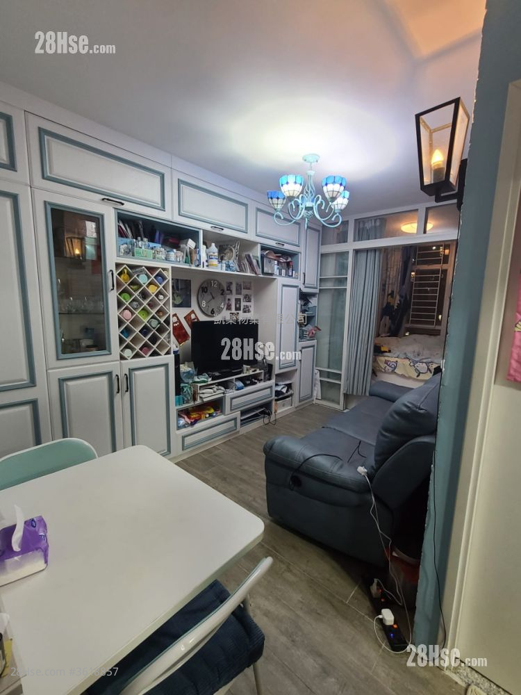 Choi Hing Court Sell 2 Bedrooms , 1 Bathroom 372 ft² Choi Hing Court Sell 2 Bedrooms , 1 Bathroom 372 ft²
