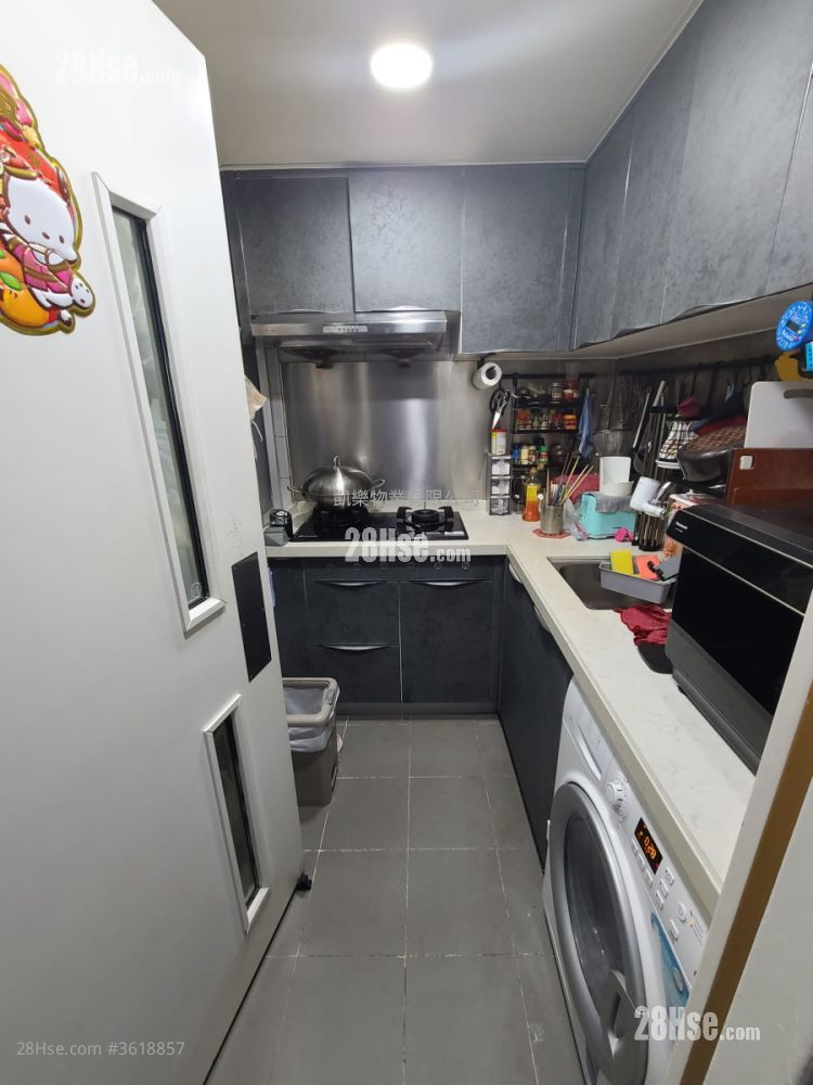 Choi Hing Court Sell 2 Bedrooms , 1 Bathroom 372 ft² Choi Hing Court Sell 2 Bedrooms , 1 Bathroom 372 ft²