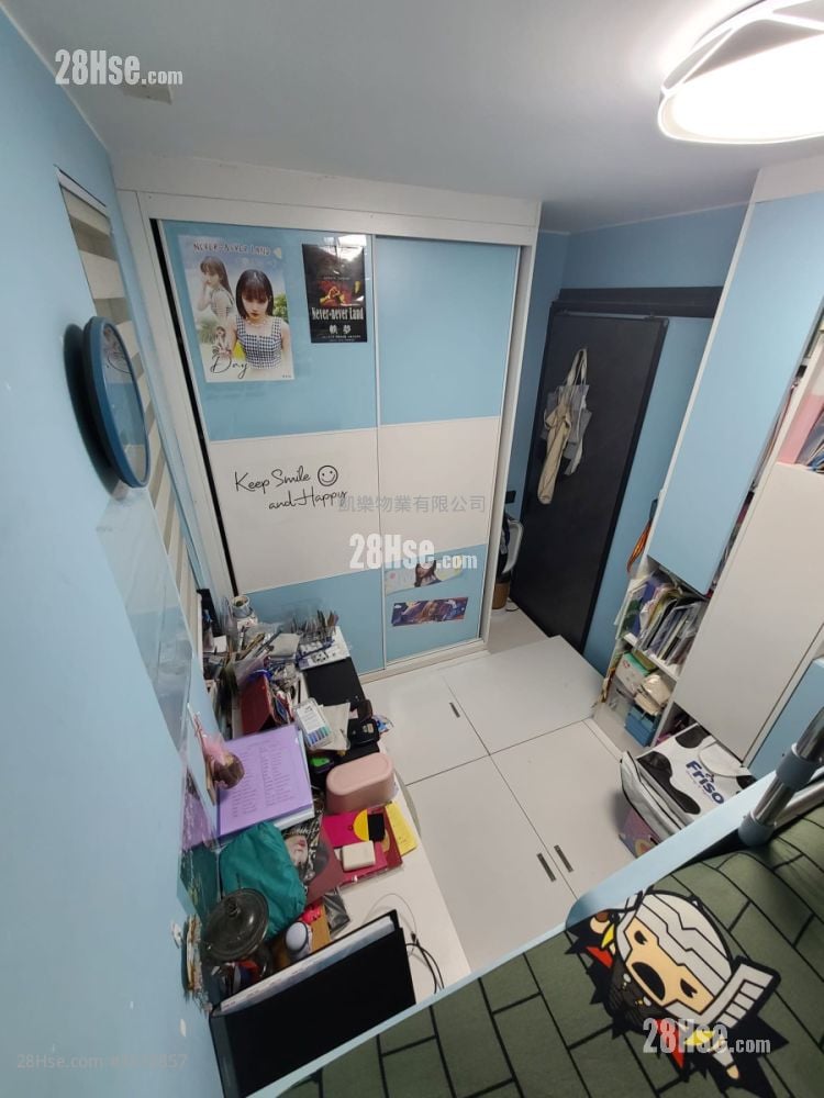 Choi Hing Court Sell 2 Bedrooms , 1 Bathroom 372 ft² Choi Hing Court Sell 2 Bedrooms , 1 Bathroom 372 ft²
