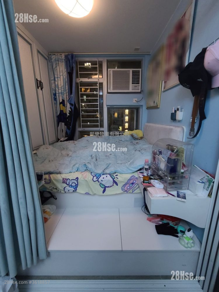 Choi Hing Court Sell 2 Bedrooms , 1 Bathroom 372 ft² Choi Hing Court Sell 2 Bedrooms , 1 Bathroom 372 ft²