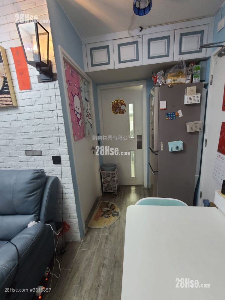Choi Hing Court Sell 2 Bedrooms , 1 Bathroom 372 ft² Choi Hing Court Sell 2 Bedrooms , 1 Bathroom 372 ft²